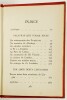 Lote 43 - EM DEMANDA DO NOVO GRAAL - Afonso Lopes Vieira, Lisboa, Livraria Bertrand, 1942. Conserva a capa de brochura. Luxuosa encadernação em percalina com magnífica gravação a ouro na pasta e títulos e ferros dourados na lombada. Corte superior das fol - 3