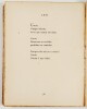 Lote 42 - 1ª EDIÇÃO: EM CADA INSTANTE CABE O MUNDO. POEMAS - Armindo Rodrigues, Lisboa, Portugália Editora, 1945. 1ª edição. Na capa, desenho de Paulo Ferreira. Encadernação editorial em brochura. Nota: falta na cabeça da lombada; picos de acidez nas capa - 3