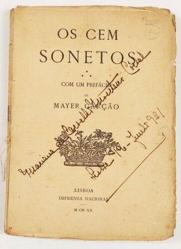 Lote 113 - OS CEM SONETOS - com um prefácio de Mayer Garção, Lisboa, Imprensa Nacional, 1920. De salientar a inclusão de sonetos de Camilo Pessanha, na mesma data em que foi publicada a primeira edição de "Clepsidra". Em brochura. De destacar a qualidade 