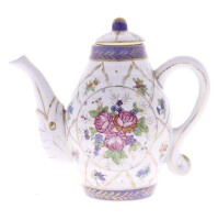 Lote 55 - DOMINIE`S, BULE EM PORCELANA CHINESA - Decoração floral policromada com dourados, marcado na base. Dim: 14 cm