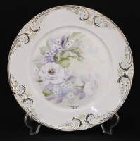 Lote 198 - PRATO EM PORCELANA - Decoração floral pintada à mão assinada e datada de 1993. dim: 25 cm