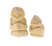 Lote 227 - FIGURAS ANTROPOMÓRFICAS MEXICANAS - Conjunto de 2 esculturas em pedra representando figuras antropomórficas. Dim: 16 cm (maior)