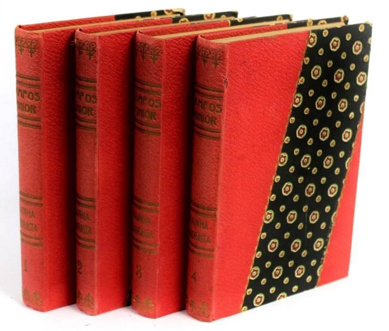 Lote 1839 - Xadrez básico, pelo Dr. Orfeu d´Agostini. Edição em 2 volumes  da editora difusora cultural, em 1955. Sinais de uso, pequenos defeitos (  23,5 x 16 cm )