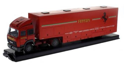 Lote 63 - Miniatura camião Iveco Team Ferrari. Dim: 35 cm.