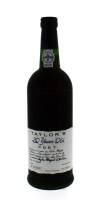 Lote 1176 - Garrafa de Vinho do Porto da Taylor´s Fladgate & Yatman , Tawny 20 anos, envelhecido em cascos de carvalho, n.º 181215, em caixa de cartão individual (20% vol. - 75 Cl.). Nota: caixa com marcas de manuseamento e sujidade.