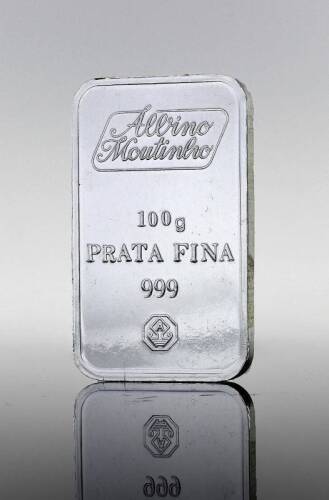 Lote 3 - Barra de Prata Fina 999,9 com 100 gr de Prata Pura e com certificado de garantia emitido por Albino Moutinho Lda, em bolsa própria individualmente acondicionada.