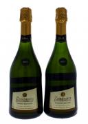 Lote 4 - Duas garrafas de Vinho Espumante, Codorníu, Reserva Raventós, Brut Cava, Created for our 125 Anniversary, (750ml-11,5%vol). Nota: À venda em sites da especialidade €11,06 - http://gourbee.com/en/wines-wine/5175-codorniu-reserva-raventos-075-sparkling.html