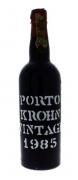 Lote 1985 - Garrafa de Vinho do Porto, Krohn, Vintage, 1985, (750ml-20%vol). Nota: À venda em site da especialidade €65,00 - http://www.garrafeiranacional.com/1985-krohn-vintage-porto.html , Rótulo e Lacre danificados.