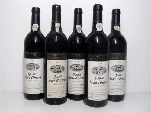 Lote 6 - 5 garrafas de vinho tinto - Quinta Seara d´Ordens - garrafeira de 1996, Nota: Garrafas provenientes de uma Garrafeira onde estavam armazenadas com todas as condições necessárias ao seu perfeito acondicionamento, PVP de 100€