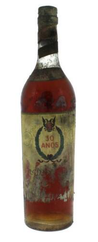 Lote 1270 - Garrafa de Brandy Velho de Frasqueira, Borges, 30 Anos, (1L). Nota: À venda em site da especialidade €75,00 - http://www.garrafeiranacional.com/aguardente-antiquissima-reserva-velha-fosca-9642.html , Rótulo danificado, classificada por analogi