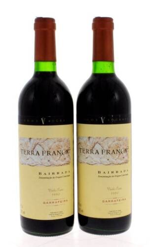 Lote 1297 - Duas garrafas de Vinho Tinto, Terra Franca, Garrafeira, Colheita 1990, Bairrada-Doc, Sogrape, (750ml-12%vol).